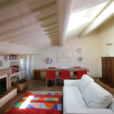 Apartman Sleeps 4 Wifi Todi